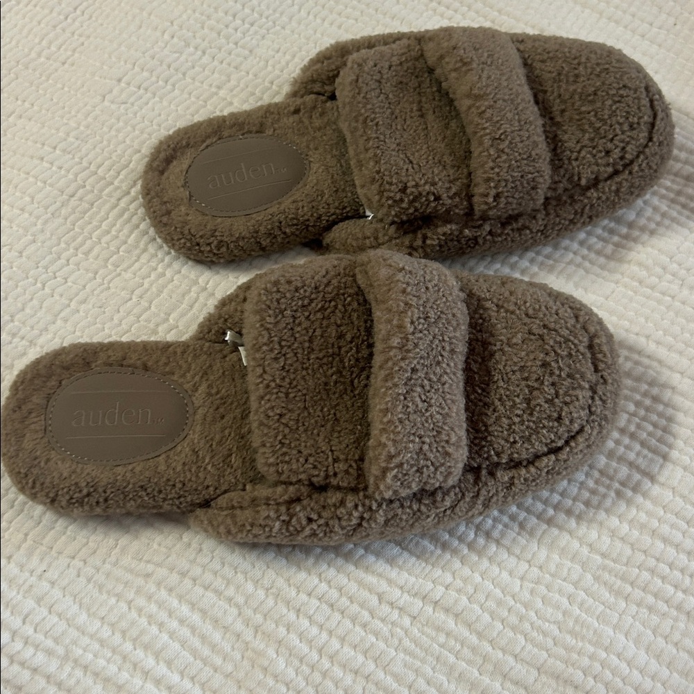 Auden Plush Tan Slippers